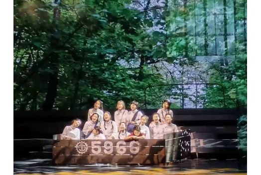 祥明1400W图案切割灯助力舞台剧《执信女生》首演成功!