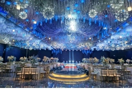 光影缤纷的峰宇国际酒店宴会厅