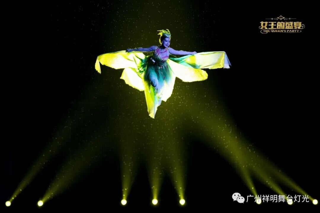 祥明定制切割灯助力沉浸式音乐剧《女王的盛宴》，光影织就奇幻梦境