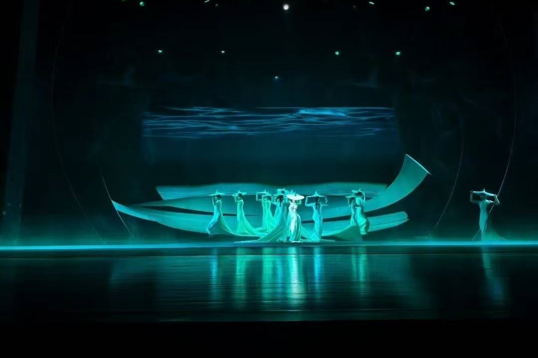 祥明37颗20W六色LED变焦摇染赋能那曲《诗经·格萨尔》，光影绘就民族文化交融新画卷