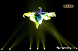 祥明定制切割灯助力沉浸式音乐剧《女王的盛宴》，光影织就奇幻梦境