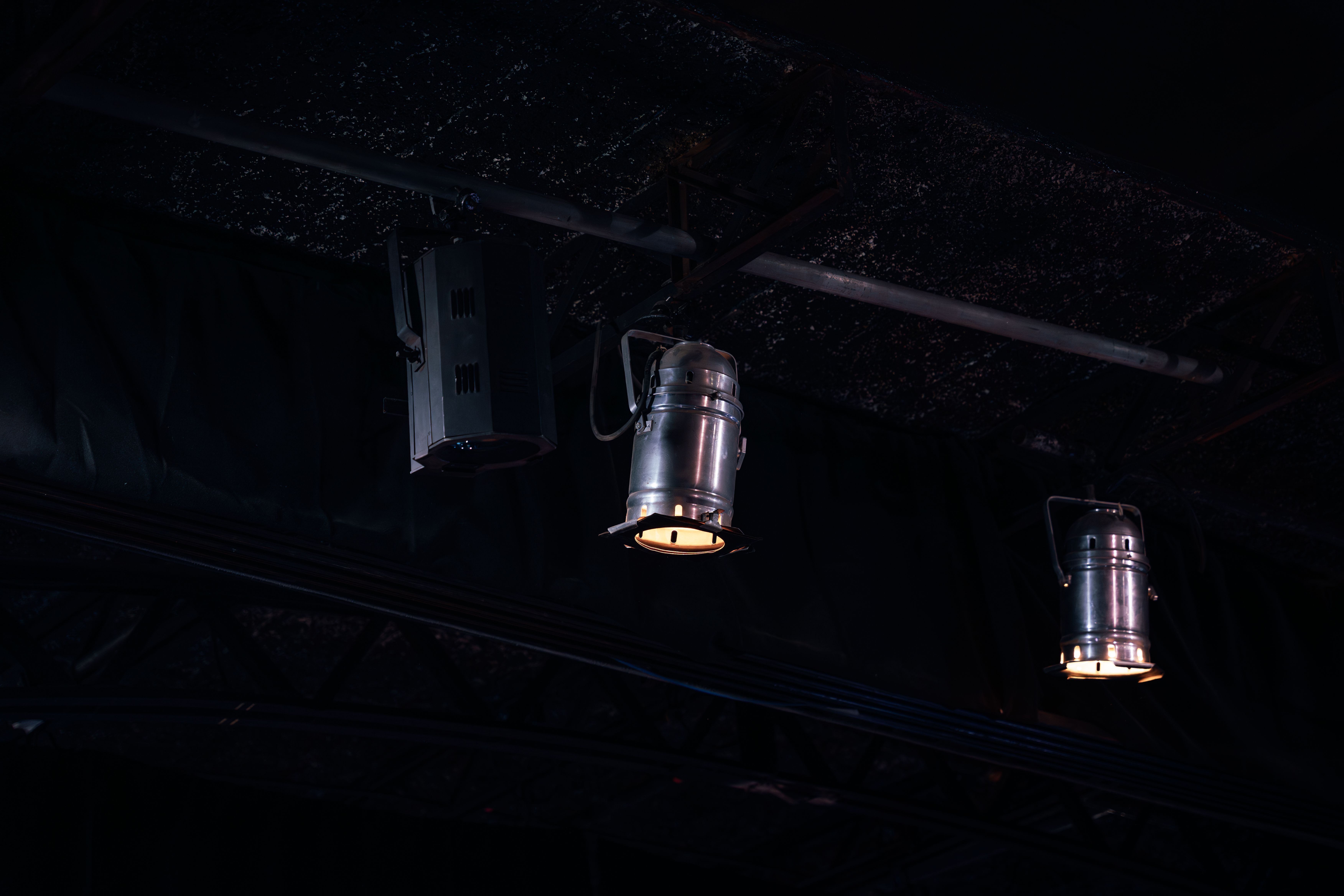 Stage Light Beam Angle & Zoom Guide by Throw Distance
